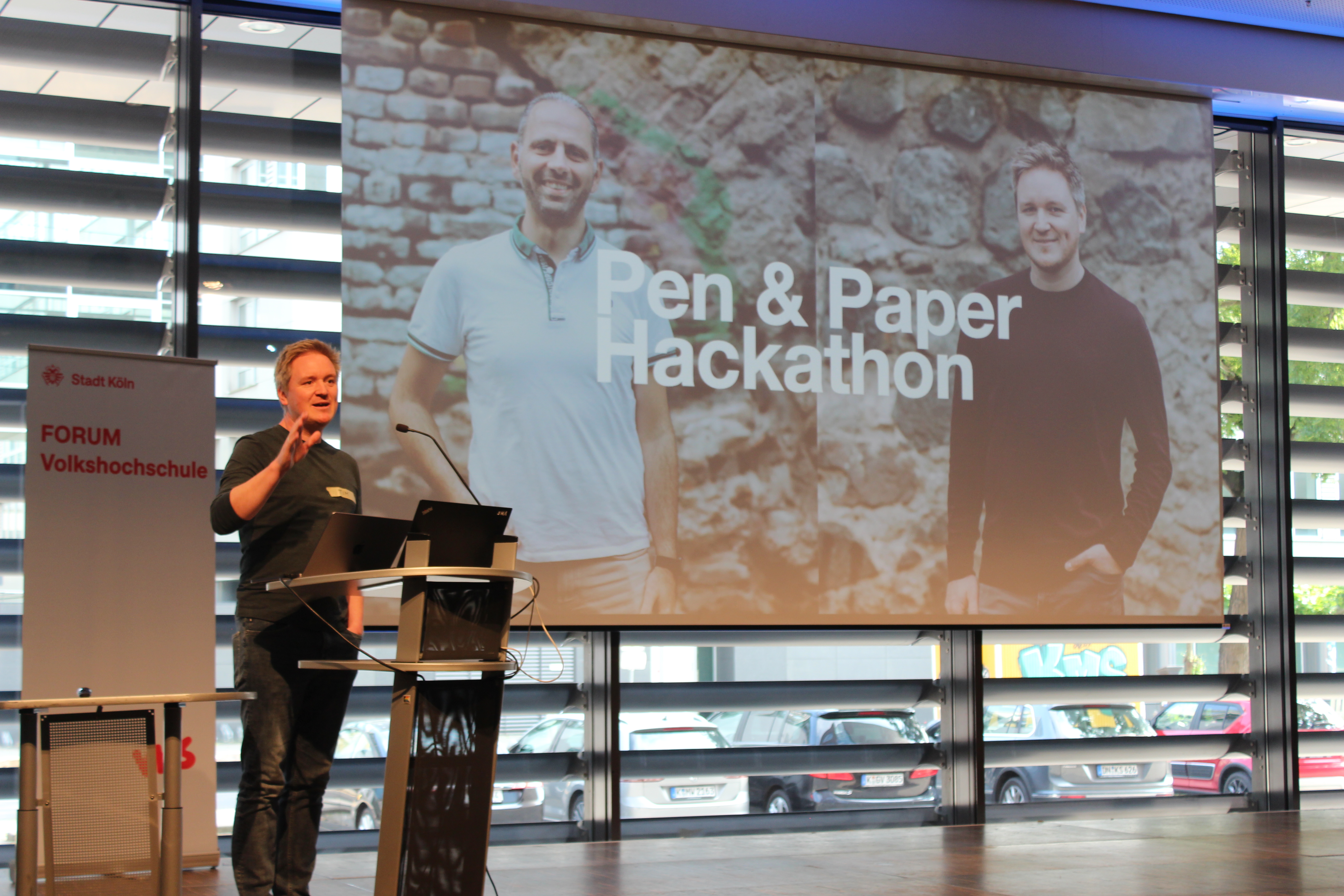 Podiumsvortrag zum Thema Pen&Paper Hackathon