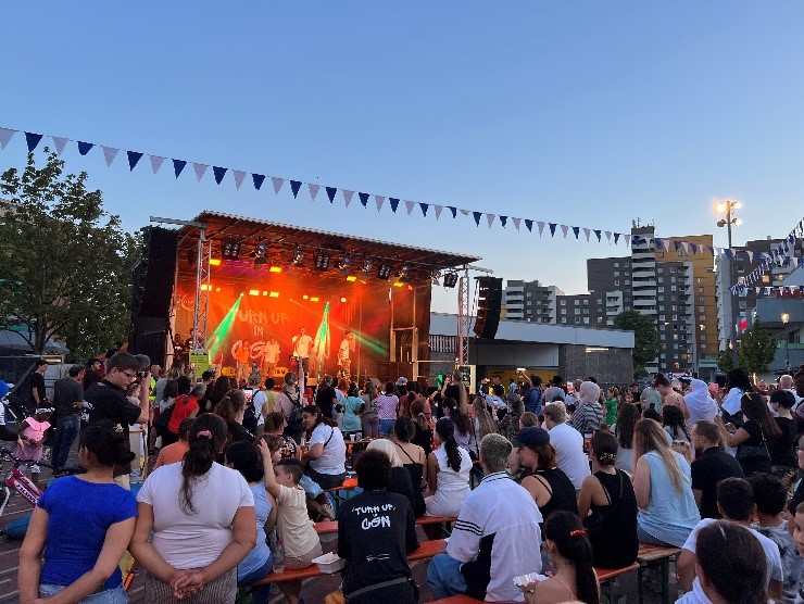 Festival mit Bühne und Show